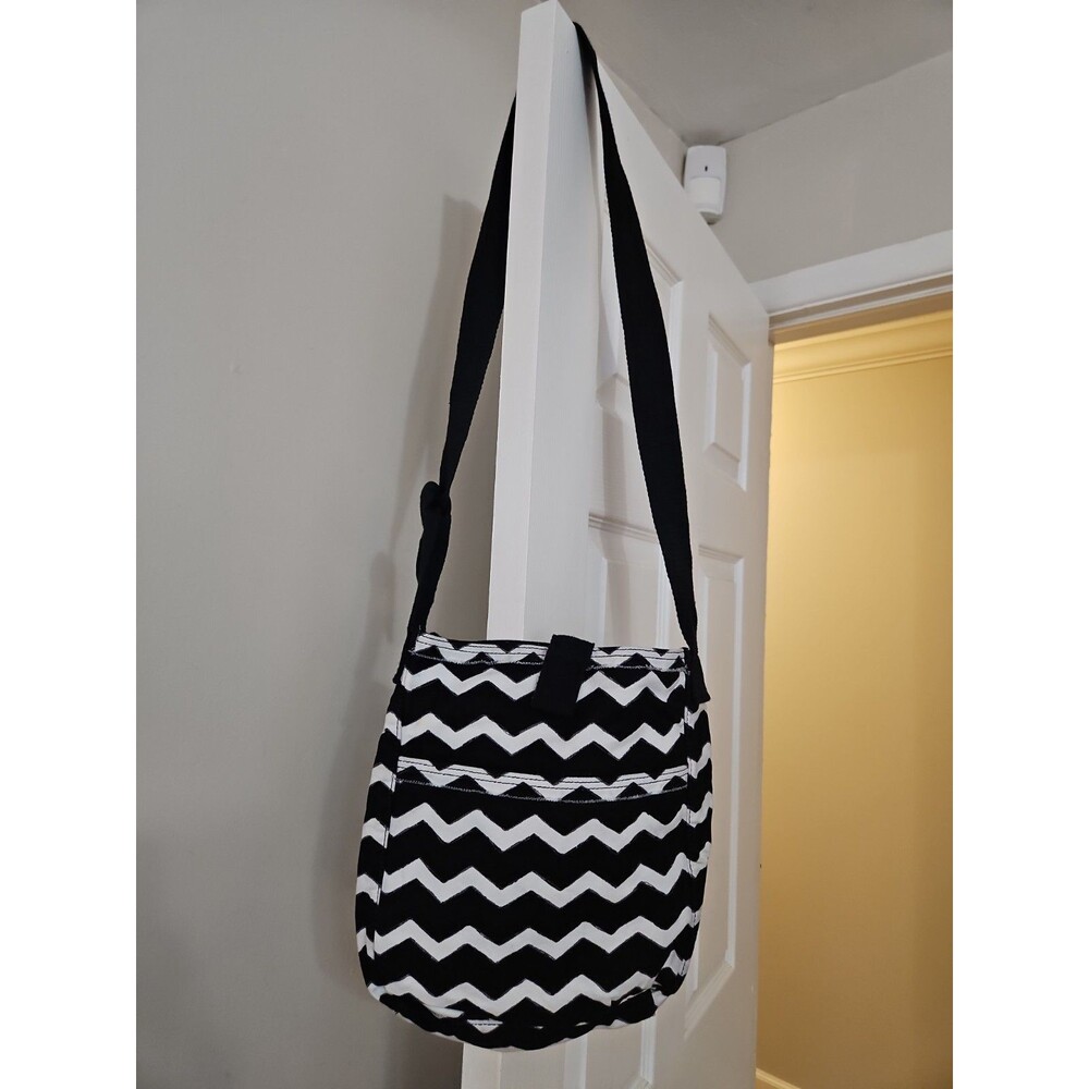 NWOT Thirty One Retro Metro Crossbody Purse in Black Chevron